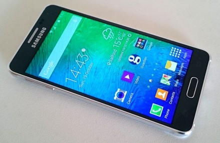 Compania Samsung va lansa in curand un nou telefon cu elemente metalice