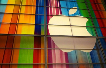 Apple: venituri modeste in trimestrul al patrulea din 2015