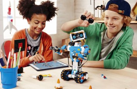 Lego lanseaza un nou kit care ii invata programare pe copii