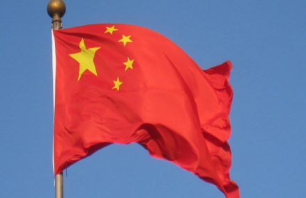 China spune că este pregătită să „joace un rol” în soluţionarea conflictului dintre Rusa şi Ucraina