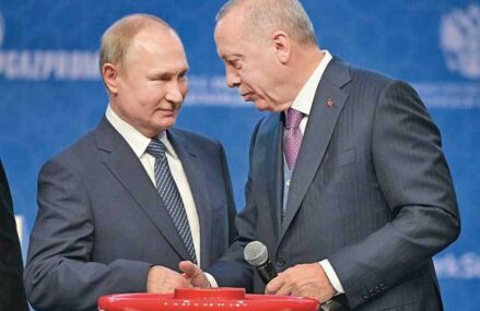 Aşa cum Putin nu poate fi ţar fără o Rusie extinsă, nici Erdogan din Turcia nu poate fi sultan fără un imperiu